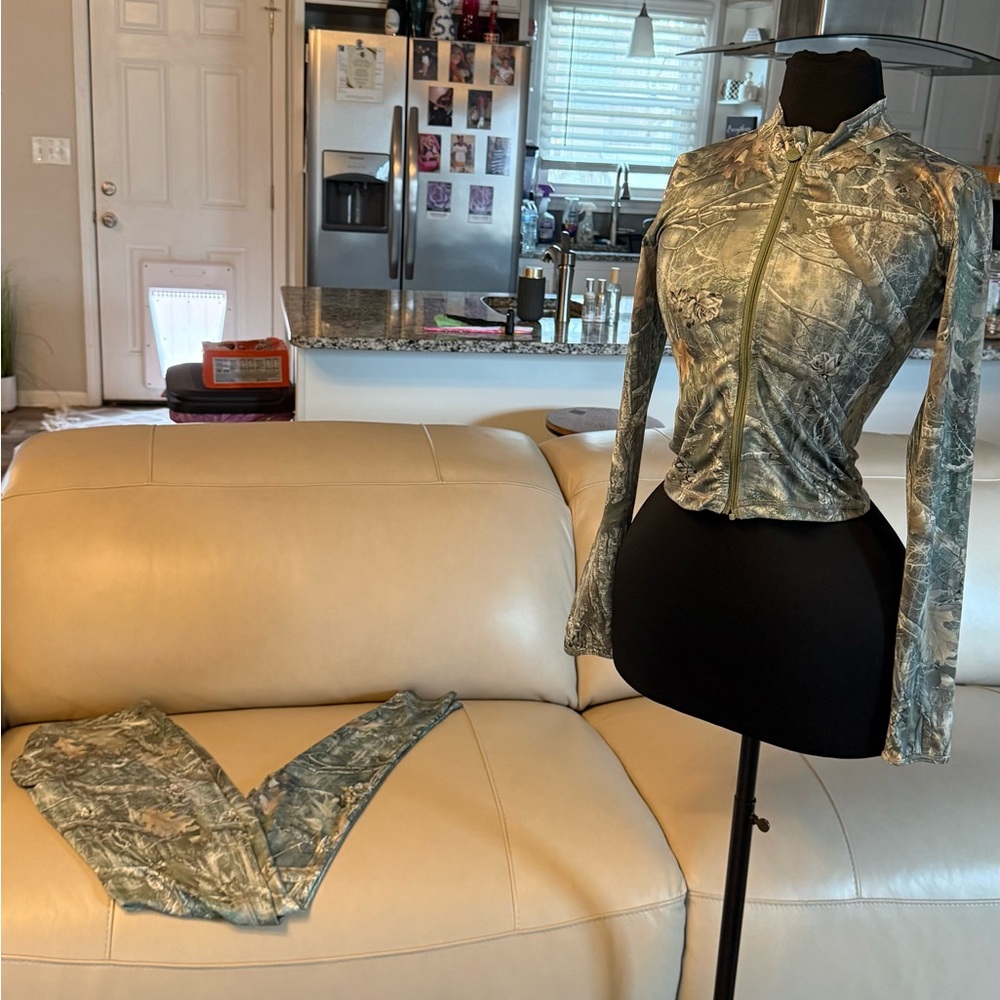 Green Camouflage Zip-Up Jacket and Leggings Set